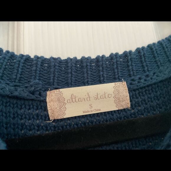 Altar’d State flows blue knit top - Picture 5 of 5